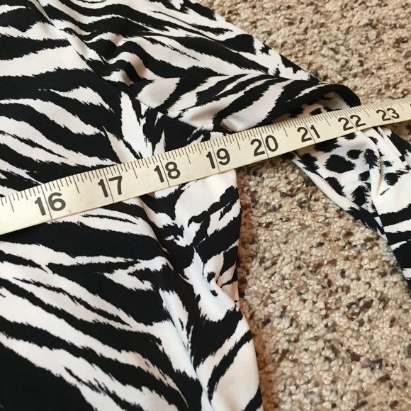 50%OFF BUNDLES 🎉Black and white tunic - Picture 4 of 6